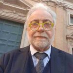 “ Mattini”: l’invenzione della propria vita  è un processo mitopoietico,  assimilabile all’atto del poetare. I versi raccolti dal letterato Prof. Chiar.mo  Emilio Lastrucci rievocano, ornati dei ricami affettivi della memoria, soltanto alcuni degli oltre venticinquemila mattini che ho vissuto fin qui nel “mio fuggevole transito terreno”.